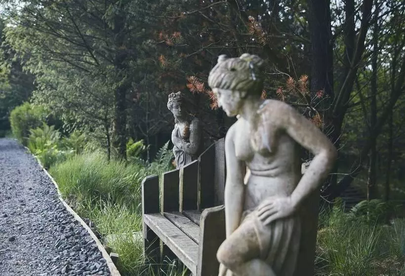 Mushroom Yurt Set In 4 Acres Of Woodland And Lakes