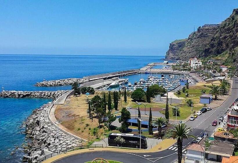اقامتگاه Beautiful 3 Bed House In Arco Da Calheta