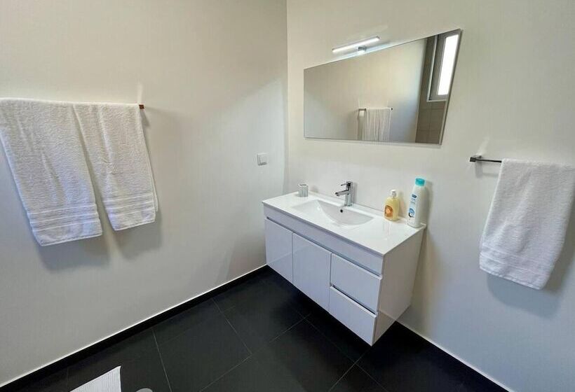 اقامتگاه Beautiful 3 Bed House In Arco Da Calheta