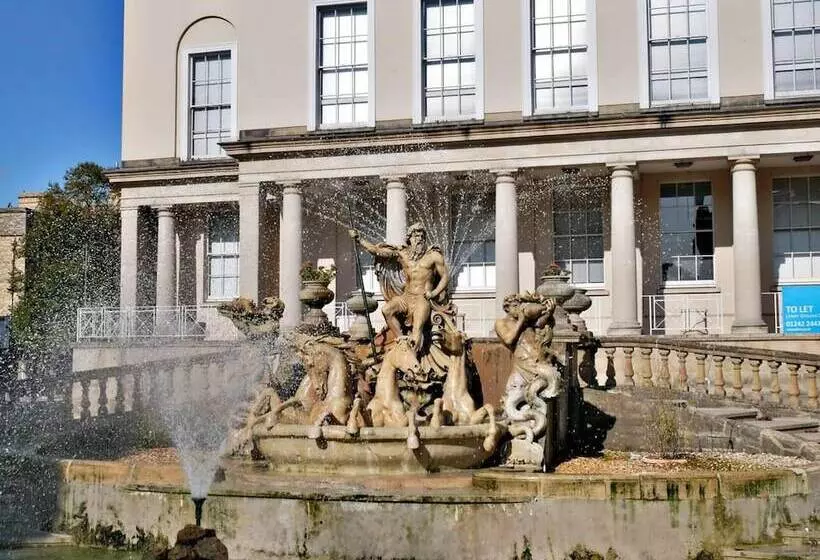 Residenssi Charming 4 Bed House In Cheltenham, Free Parking