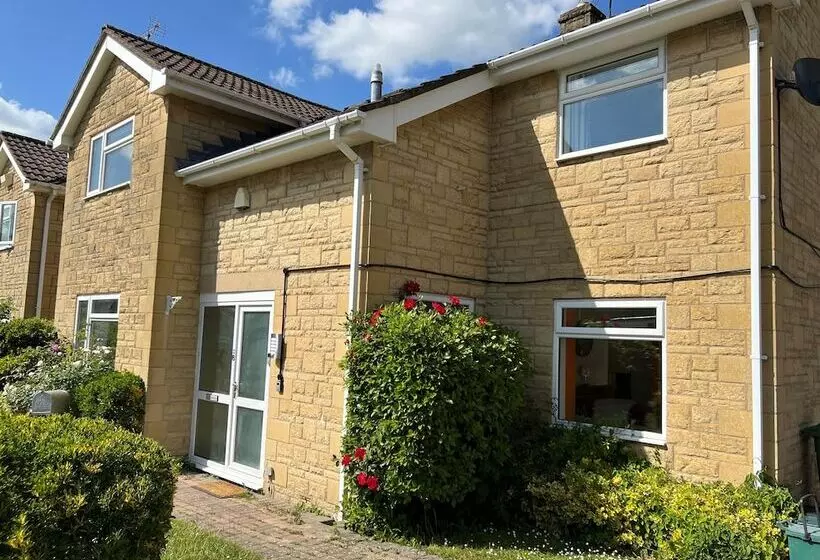 Residenssi Charming 4 Bed House In Cheltenham, Free Parking