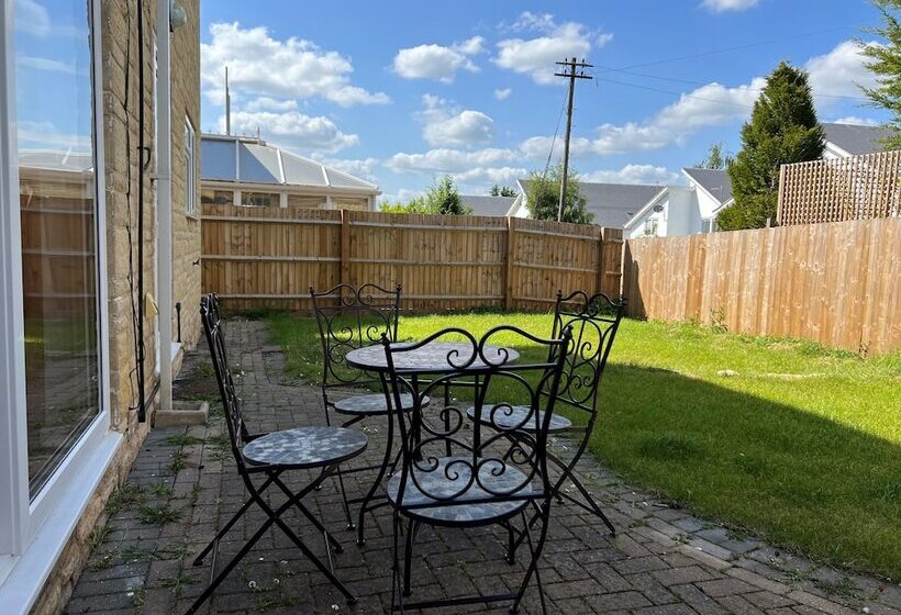 Residenza Charming 4 Bed House In Cheltenham, Free Parking