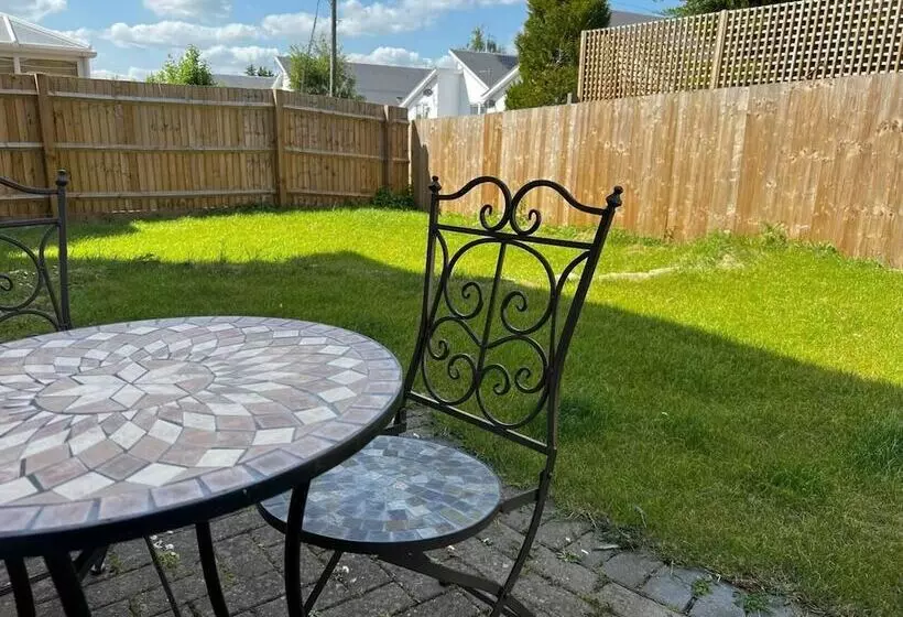 Residenssi Charming 4 Bed House In Cheltenham, Free Parking