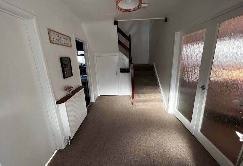 Residenza Charming 4 Bed House In Cheltenham, Free Parking