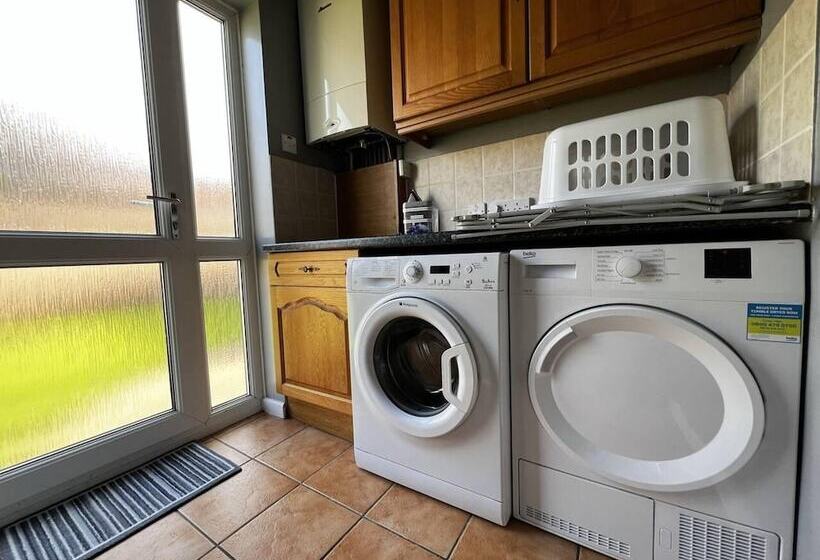 Residenza Charming 4 Bed House In Cheltenham, Free Parking