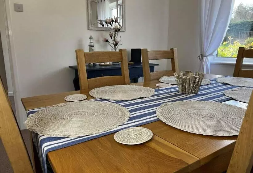 Residenssi Charming 4 Bed House In Cheltenham, Free Parking