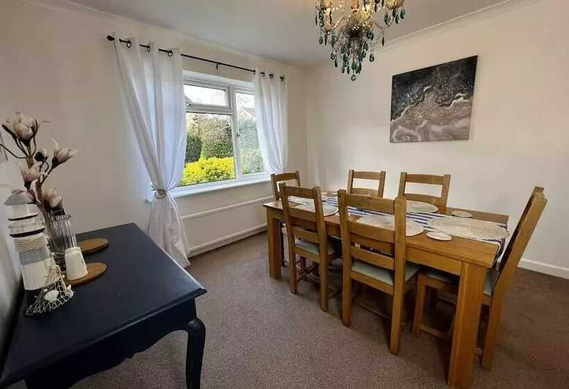Residenssi Charming 4 Bed House In Cheltenham, Free Parking