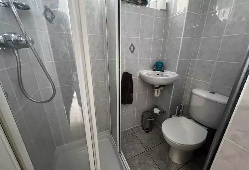 Residenssi Charming 4 Bed House In Cheltenham, Free Parking