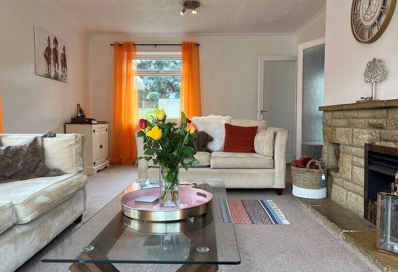 Residenza Charming 4 Bed House In Cheltenham, Free Parking