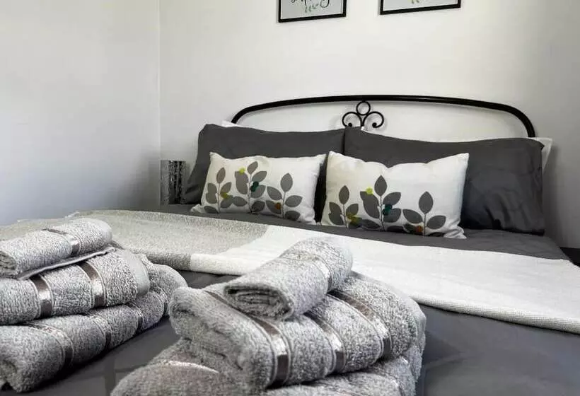 Residenssi Charming 4 Bed House In Cheltenham, Free Parking