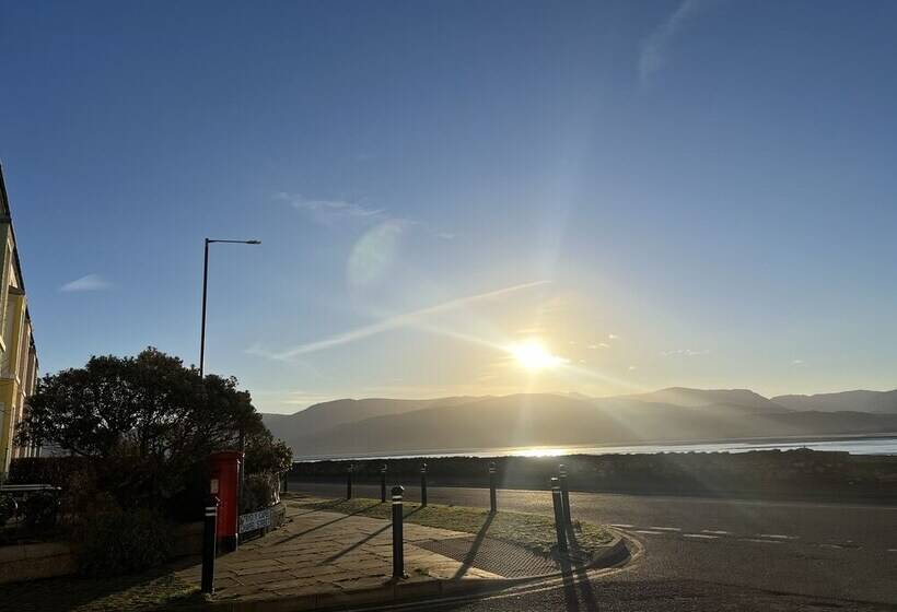 Rezydencja Traditional Cottage  Beams, Log Burner & Sea Views