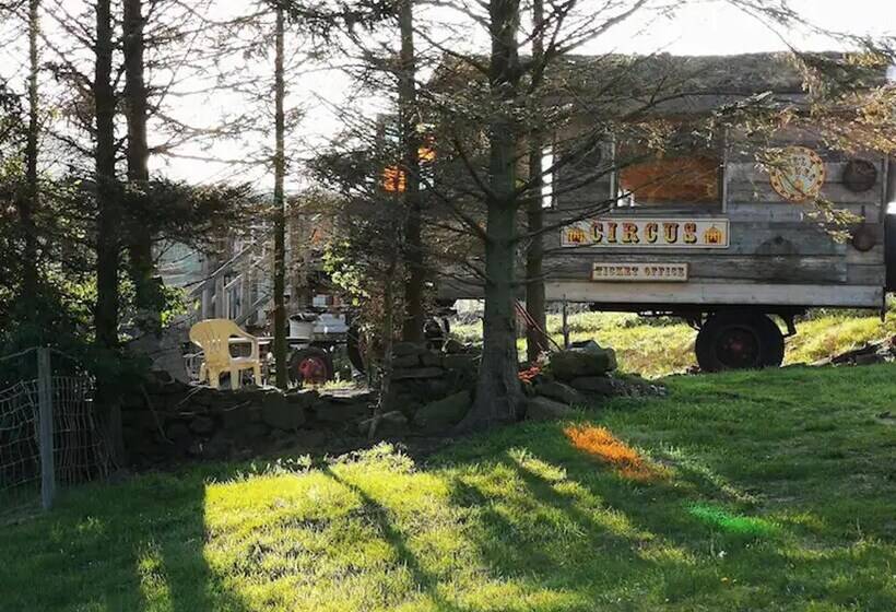 2 X Double Bed, Glamping Wagon In Dalby Forest