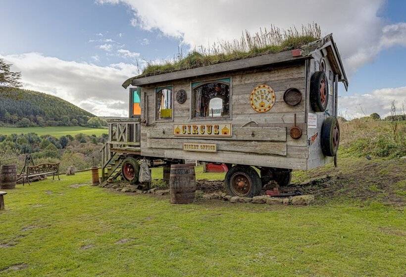 2 X Double Bed, Glamping Wagon In Dalby Forest