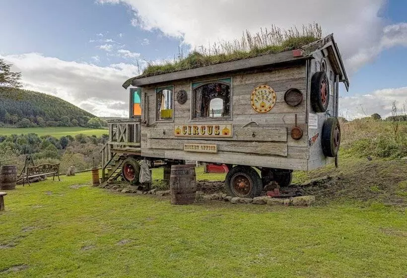 2 X Double Bed, Glamping Wagon In Dalby Forest