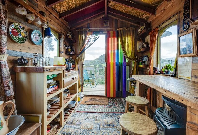 2 X Double Bed, Glamping Wagon In Dalby Forest