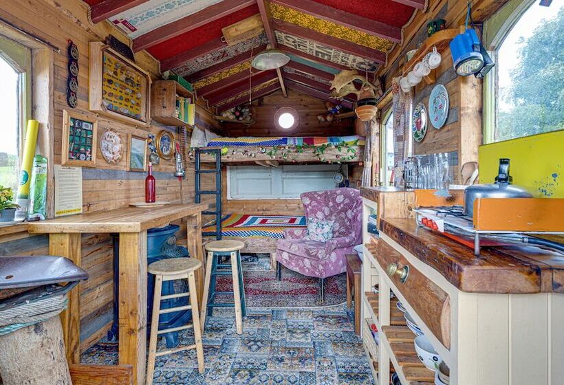 2 X Double Bed, Glamping Wagon In Dalby Forest