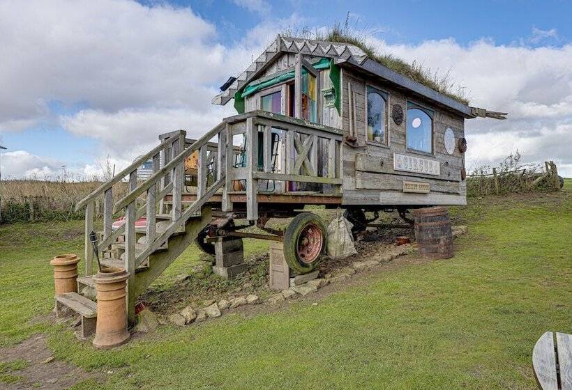 2 X Double Bed, Glamping Wagon In Dalby Forest