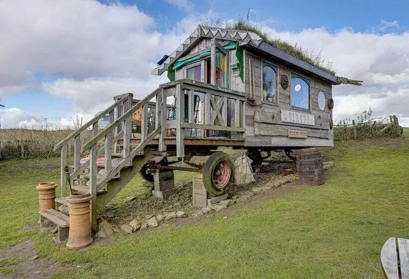 2 X Double Bed, Glamping Wagon In Dalby Forest