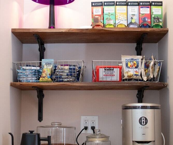 Bischoff Inn   Former 1870 Furniture Factory Now 5 Room Boutique