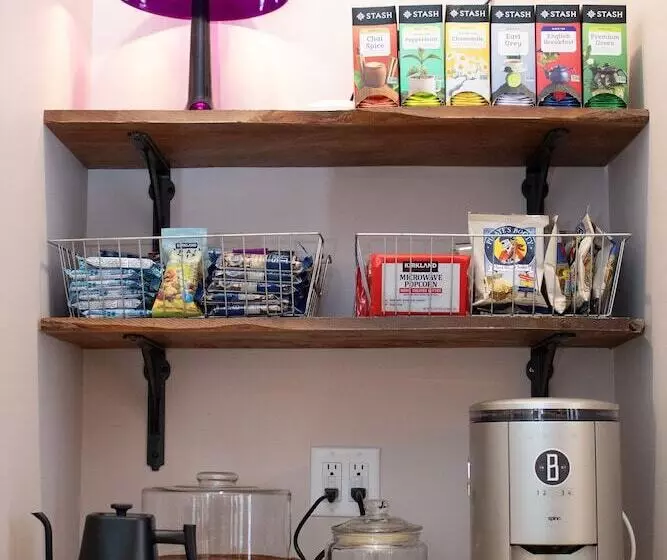 Bischoff Inn   Former 1870 Furniture Factory Now 5 Room Boutique