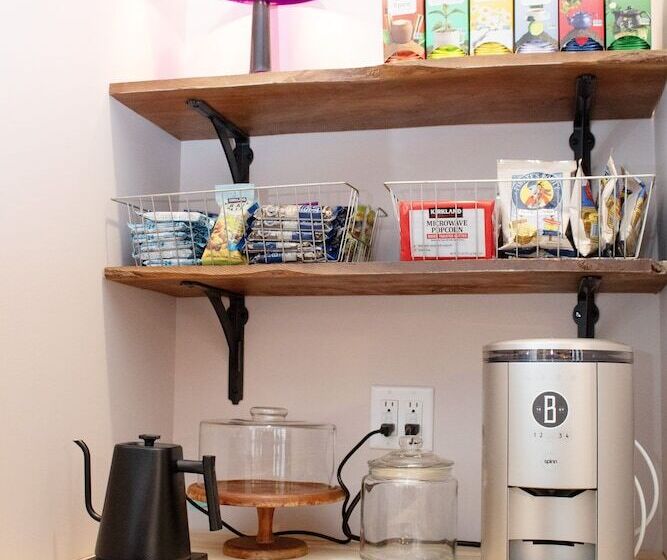 Bischoff Inn   Former 1870 Furniture Factory Now 5 Room Boutique