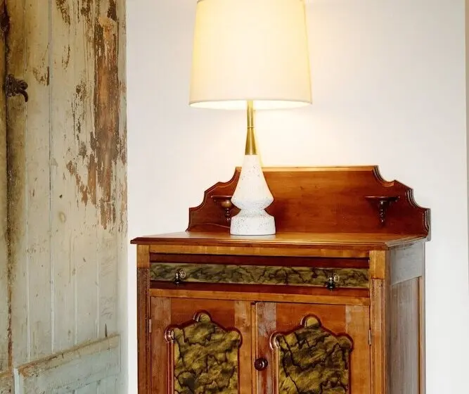 Bischoff Inn   Former 1870 Furniture Factory Now 5 Room Boutique