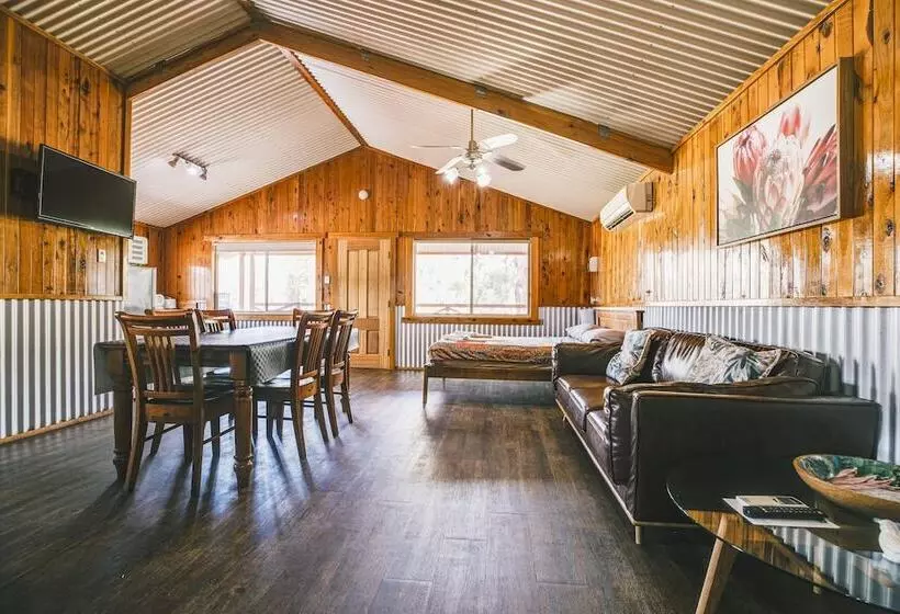 Hotelli Nyngan Riverside Tourist Park