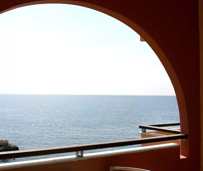 ホテル On The Rocks