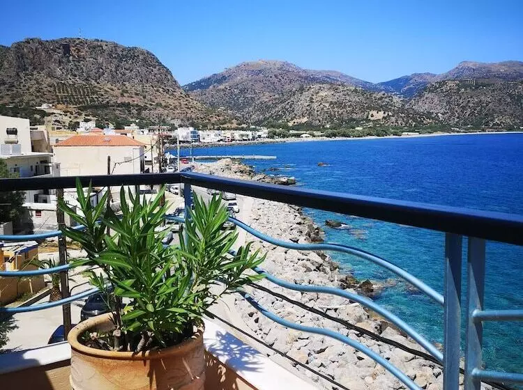 ホテル On The Rocks