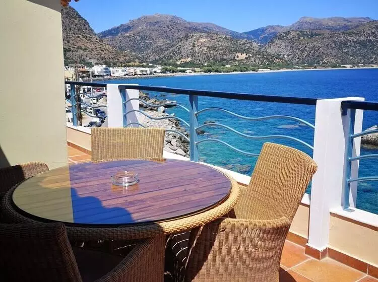 ホテル On The Rocks