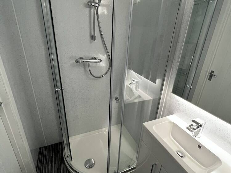 Отель Royal Snug & Wee Snug