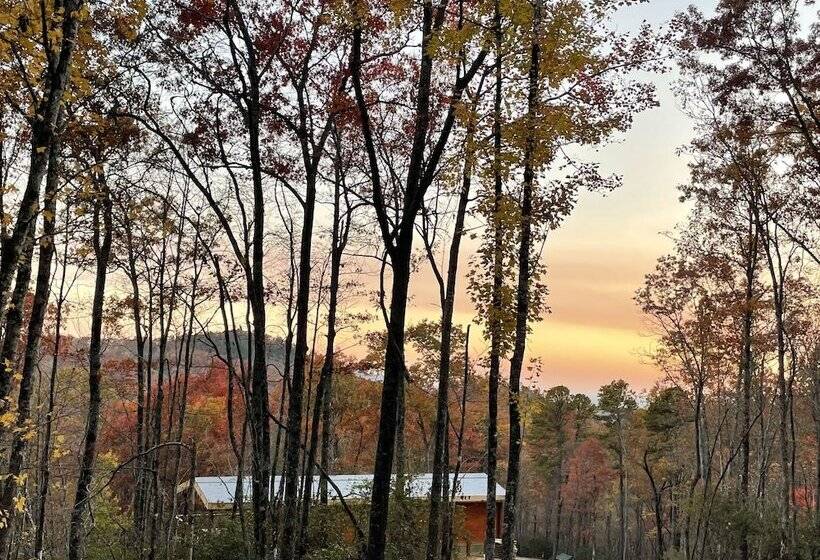 Meraki Escape    Log Cabins W/hot Tubs + Pet Friendly