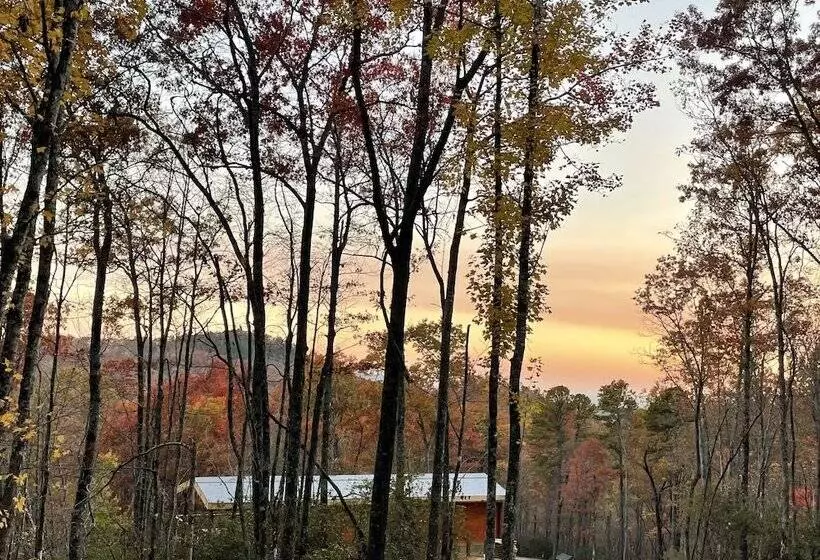 Meraki Escape    Log Cabins W/hot Tubs + Pet Friendly