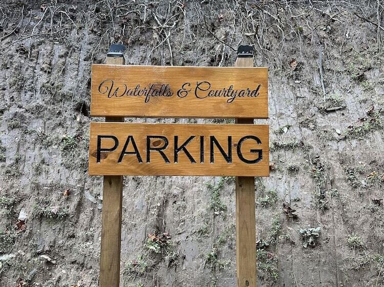 Meraki Escape    Log Cabins W/hot Tubs + Pet Friendly