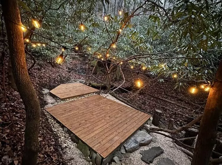 Meraki Escape    Log Cabins W/hot Tubs + Pet Friendly