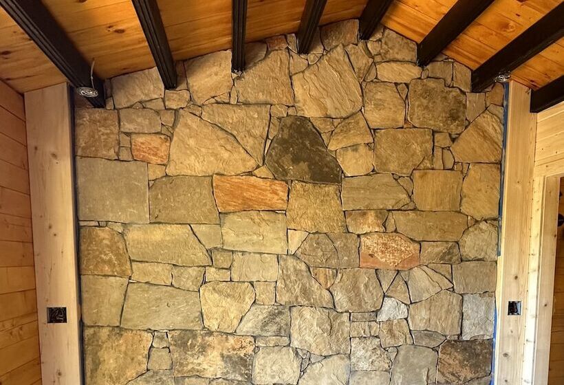 Meraki Escape    Log Cabins W/hot Tubs + Pet Friendly