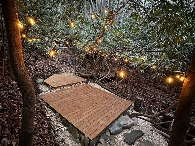 Meraki Escape    Log Cabins W/hot Tubs + Pet Friendly