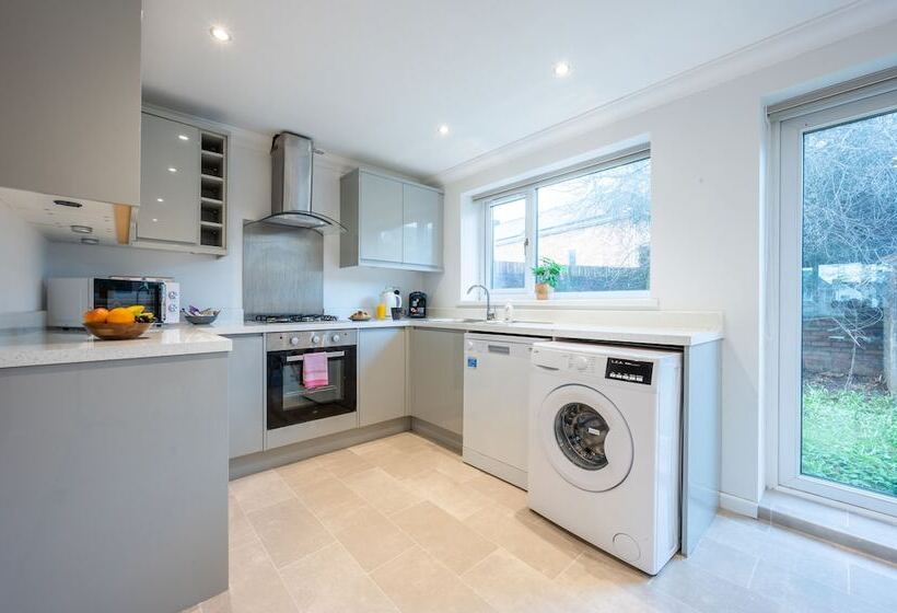 بنسيون Tŷ Coch By Tŷ Sa In Wales   Free Parking