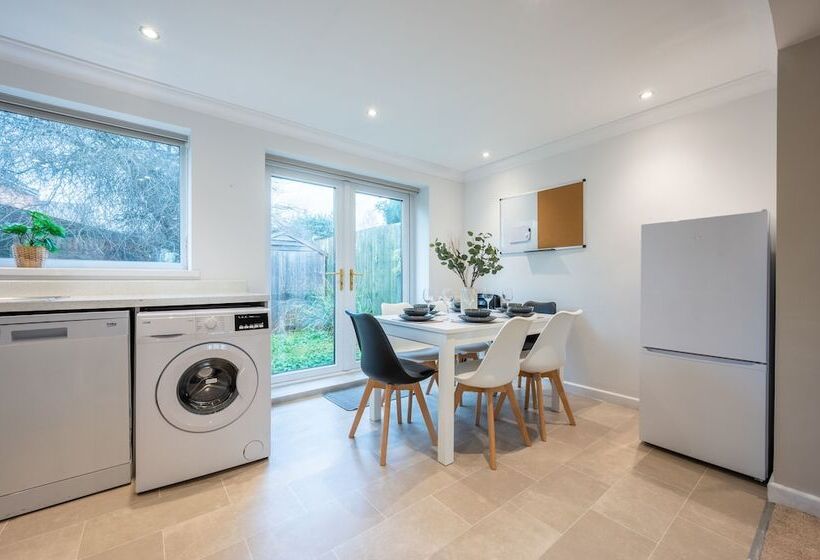 بنسيون Tŷ Coch By Tŷ Sa In Wales   Free Parking