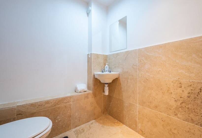 بنسيون Tŷ Coch By Tŷ Sa In Wales   Free Parking