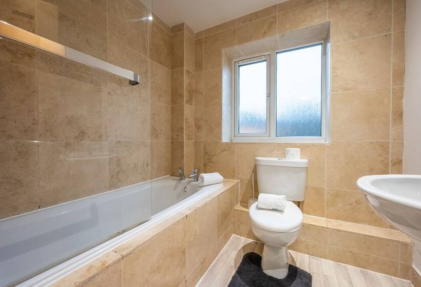 بنسيون Tŷ Coch By Tŷ Sa In Wales   Free Parking