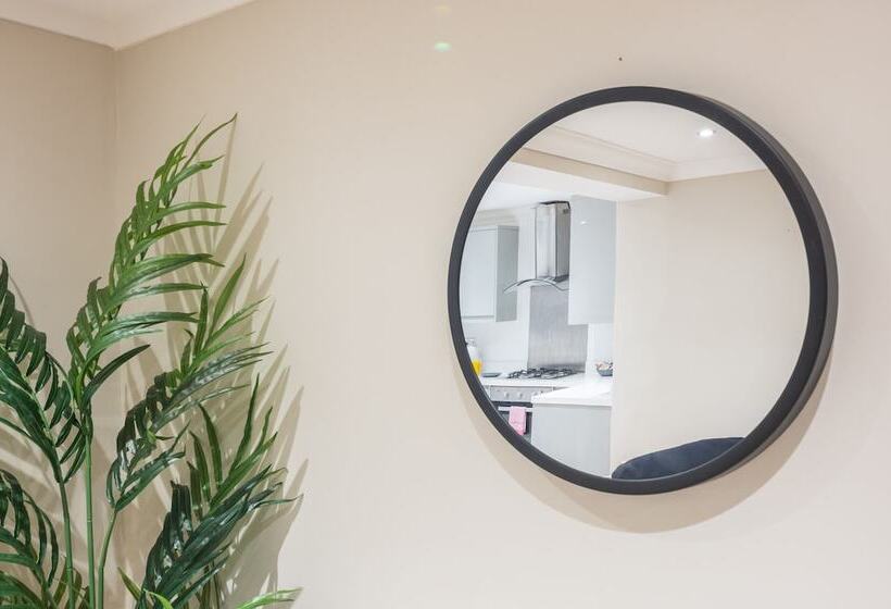 بنسيون Tŷ Coch By Tŷ Sa In Wales   Free Parking