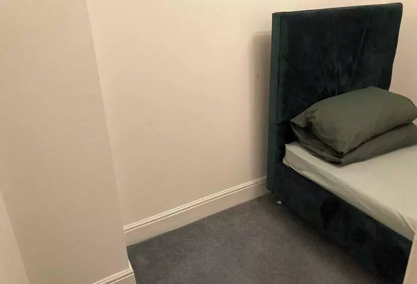 اقامتگاه Lovely 2 Bed House Apartment In Boston Towncentre