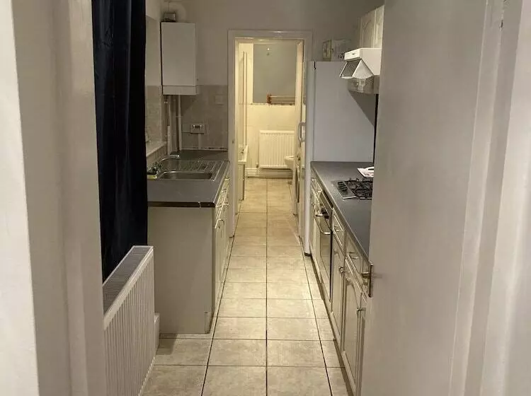 اقامتگاه Lovely 2 Bed House Apartment In Boston Towncentre