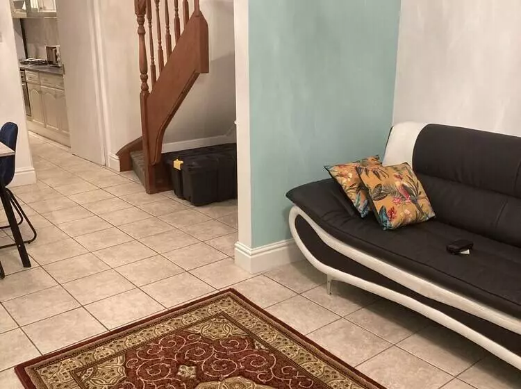 اقامتگاه Lovely 2 Bed House Apartment In Boston Towncentre