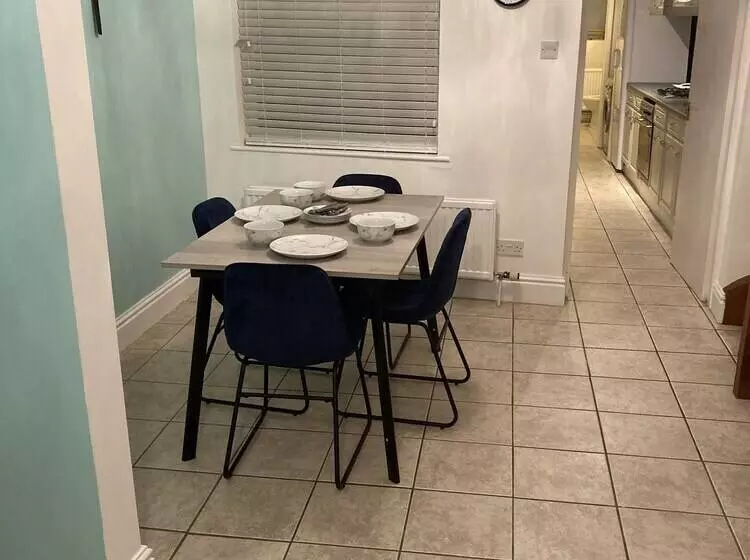 اقامتگاه Lovely 2 Bed House Apartment In Boston Towncentre