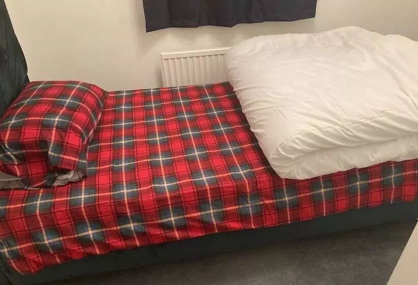 اقامتگاه Lovely 2 Bed House Apartment In Boston Towncentre