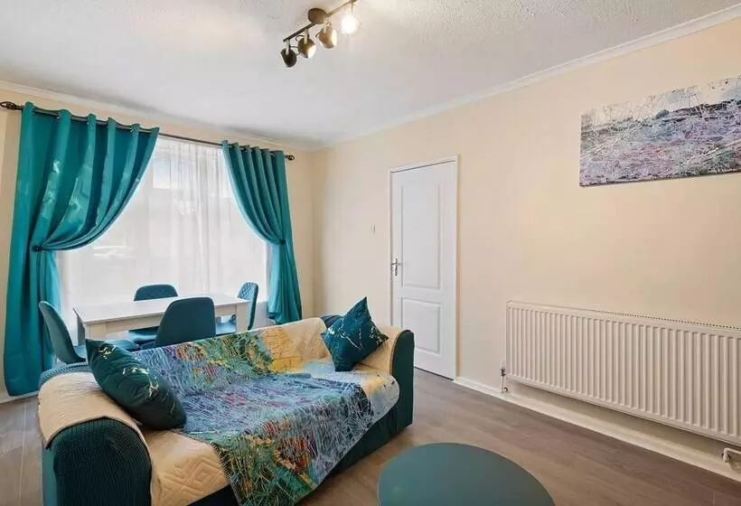 レジデンス Modern 3 Bed House In London Close To City Airport