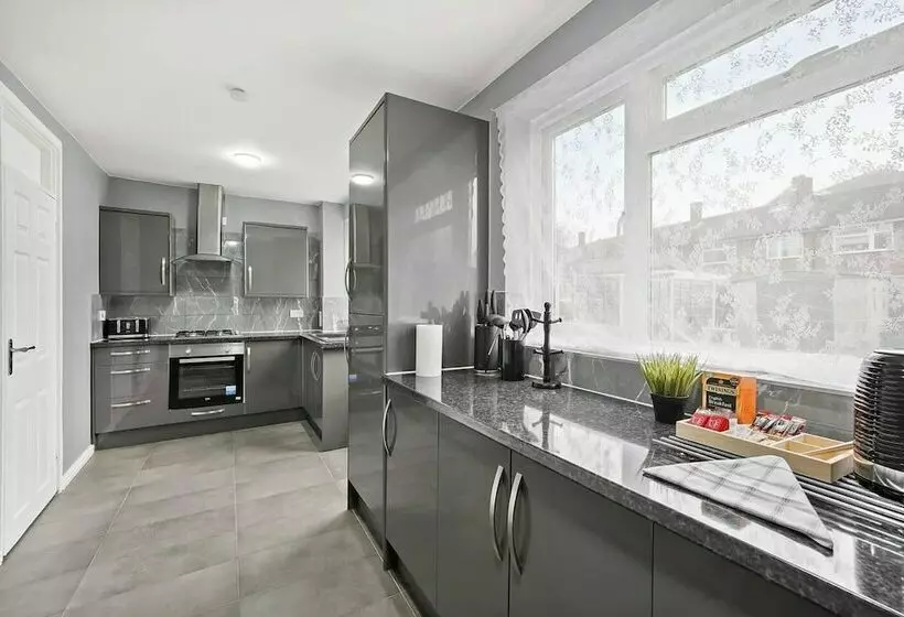 レジデンス Modern 3 Bed House In London Close To City Airport