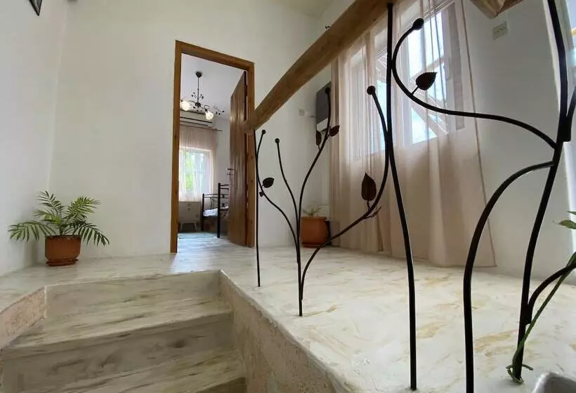 レジデンス Stone House 3 Bedroom 8 Persons